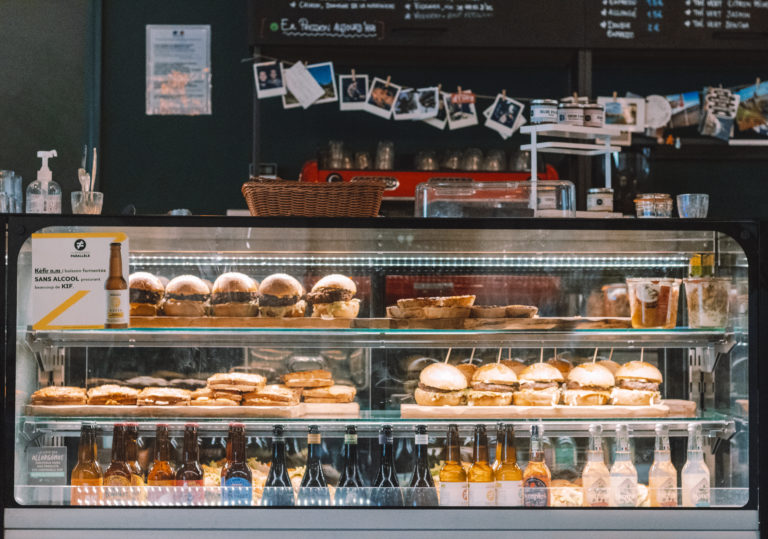 Vitrine restauration à Climb Up Paris - Porte d'Italie